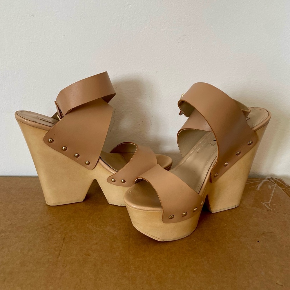 BCBGMaxAzria Tan Platform Wedge Sandal Sz 7.5
